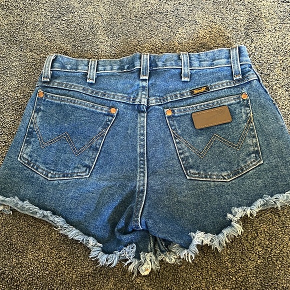 Wrangler Jean Shorts - Picture 2 of 3